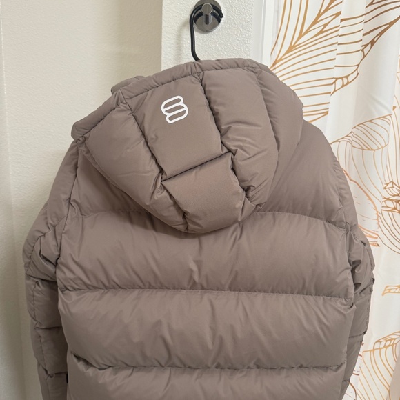 Aritzia Jackets & Blazers - Aritzia Super Puff BRAND NEW Climate Shorty size small modern taupe